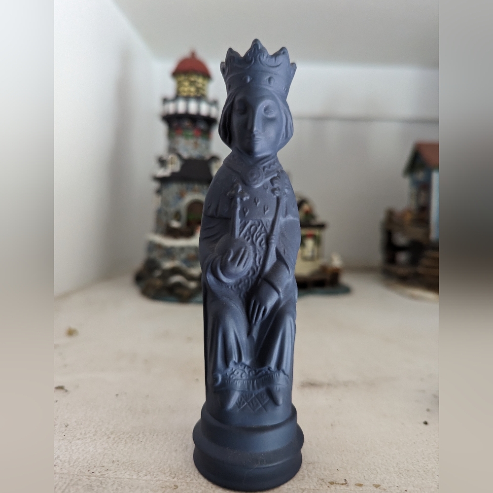 RARE WEDGWOOD BLUE JASPERWARE KING COLLECTORS SOCIETY CHESS PIECE